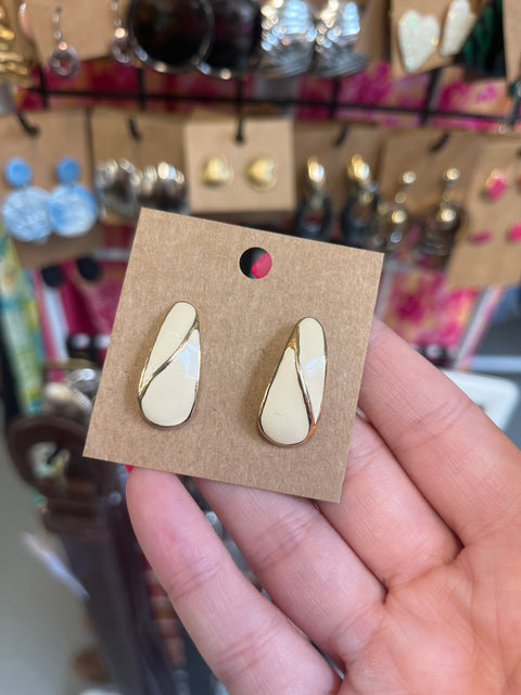 80s Cream Gold Smaller Petals Earrings