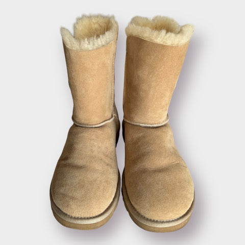 UGG Australia Boots with Bailey Button Size 8