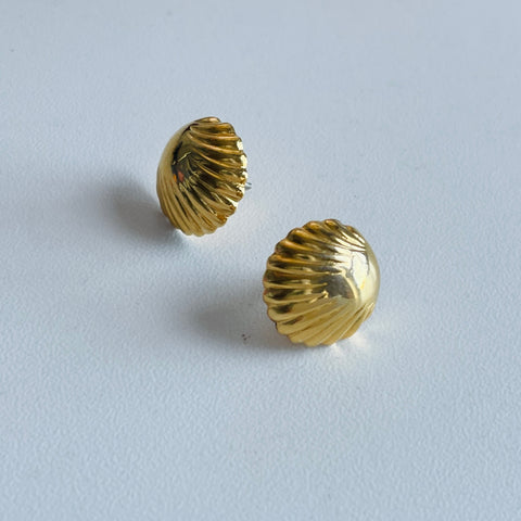 90s Gold tone Sea Shell stud Earrings