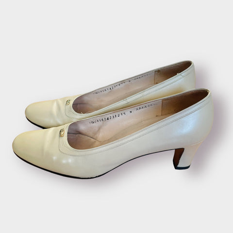 60s Ferragamo Cream Heels Size 9