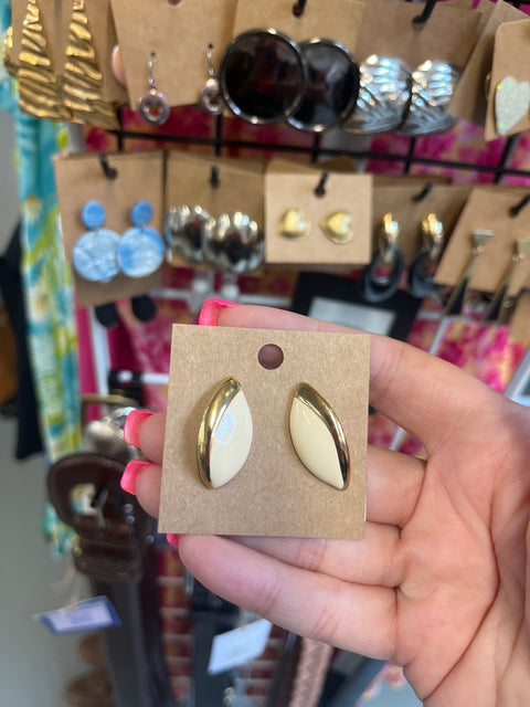 80s Cream Gold Petals Earrings