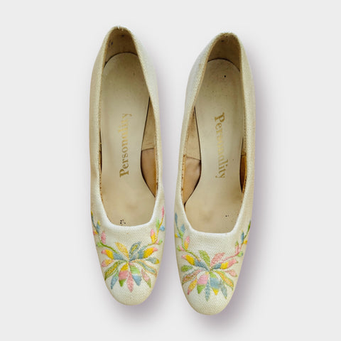 60s Personality Cream Heels with Flowers Size 7
