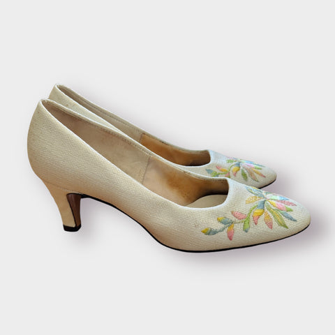 60s Personality Cream Heels with Flowers Size 7