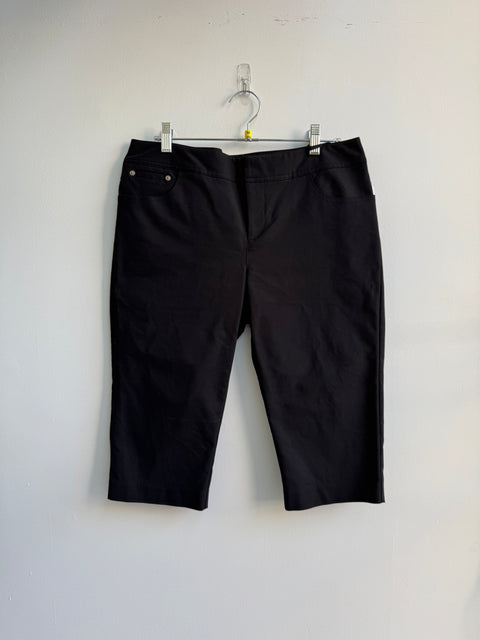 00s INC Black Capri Pants