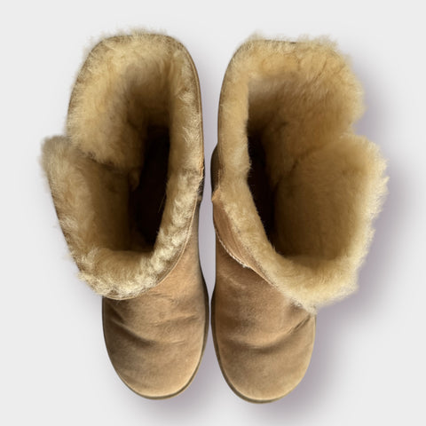 UGG Australia Boots with Bailey Button Size 8