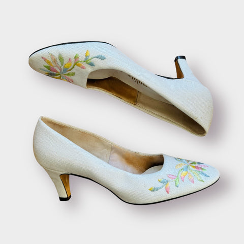 60s Personality Cream Heels with Flowers Size 7