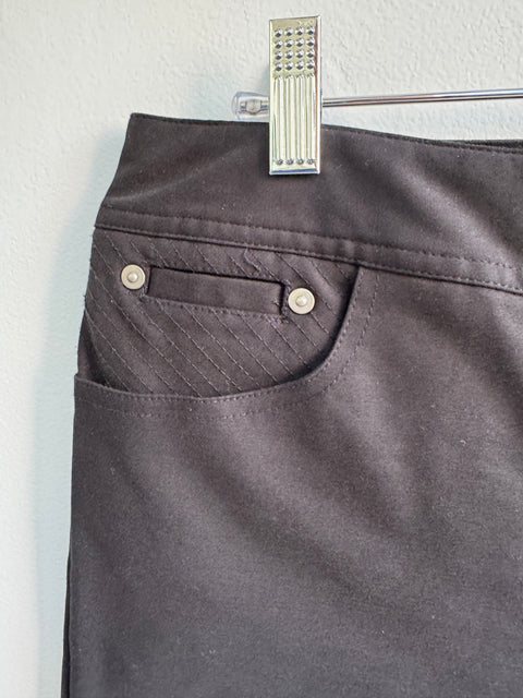 00s INC Black Capri Pants