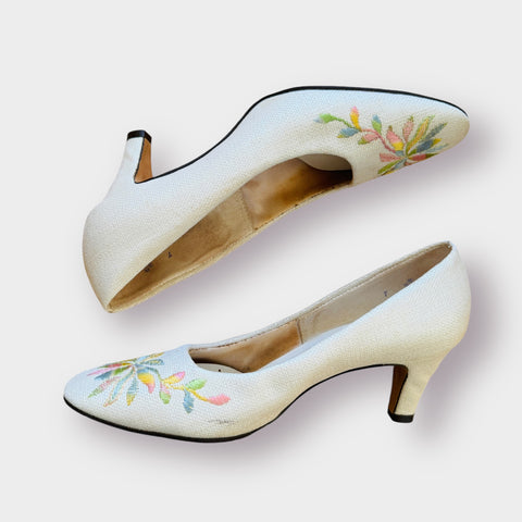 60s Personality Cream Heels with Flowers Size 7