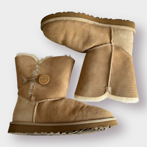 UGG Australia Boots with Bailey Button Size 8