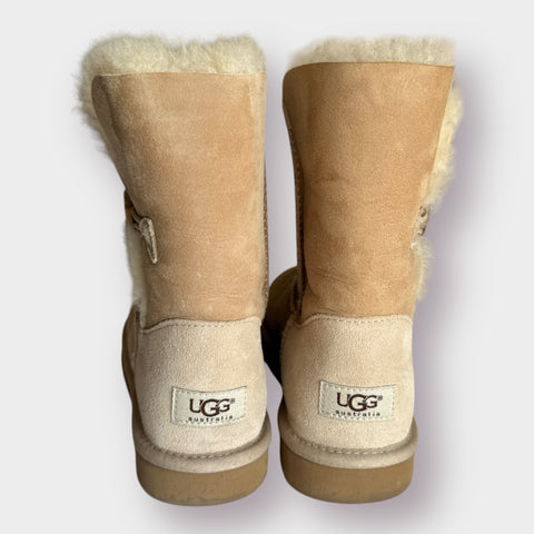 UGG Australia Boots with Bailey Button Size 8