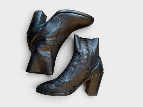 Y2K Black Chunky Heel Leather Boots size 9