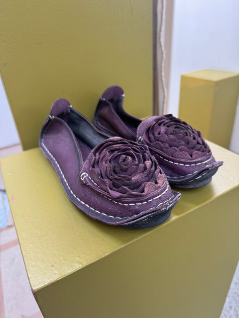 L’Artiste Purple Leather Flower Shoes Size 8