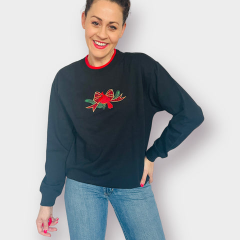 90s Black and Red Cardinal and Holly Holiday Crewneck