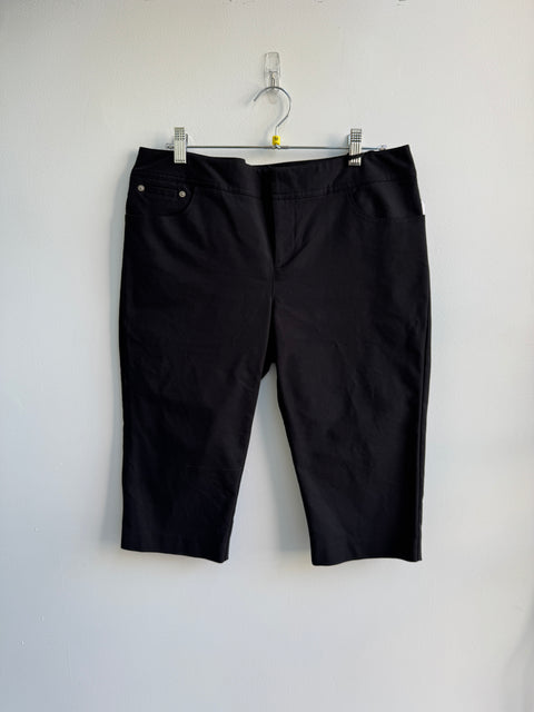 00s INC Black Capri Pants
